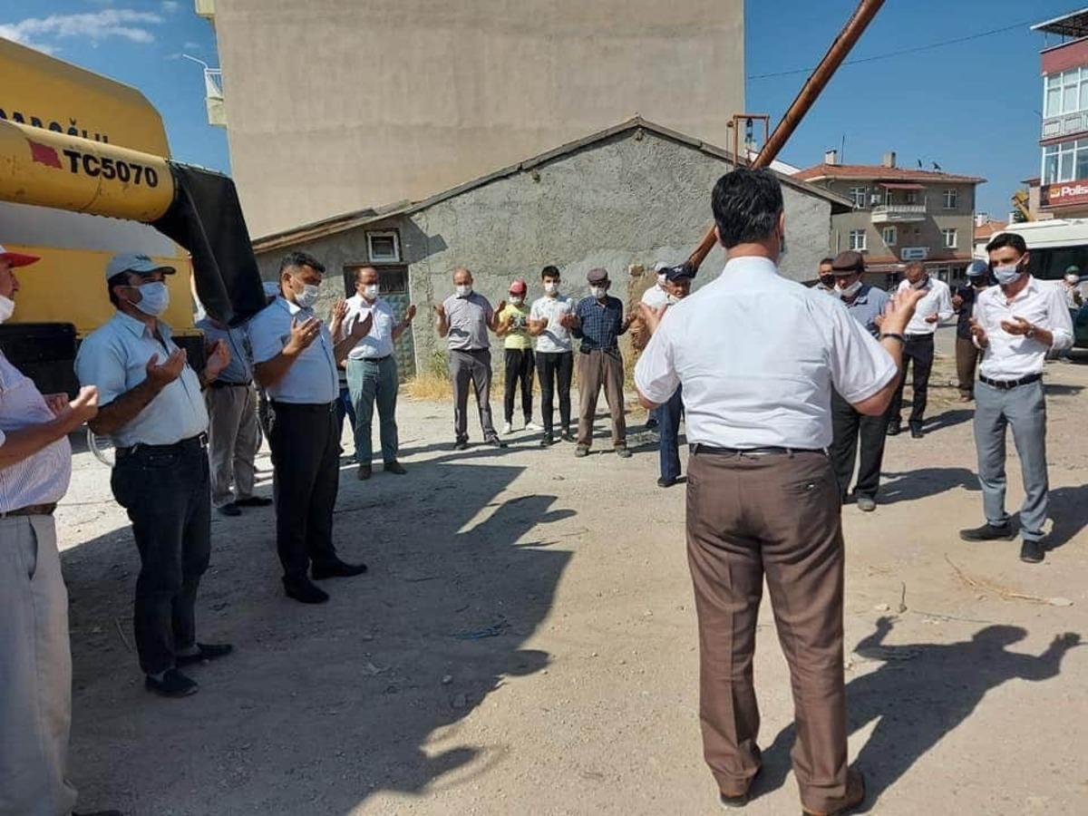 Aslanapa Ovası&rsquo;nda hasat d&ouml;nemi dualarla başladı