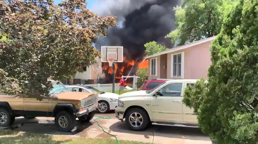 ABD&rsquo;de u&ccedil;ak evin &uuml;zerine d&uuml;şt&uuml;! 3 kişi &ouml;ld&uuml;, 4 kişi yaralandı