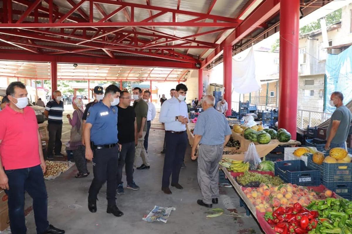 Kaymakam &Ouml;mer Sevgili &uuml;&ccedil; il&ccedil;ede sahada