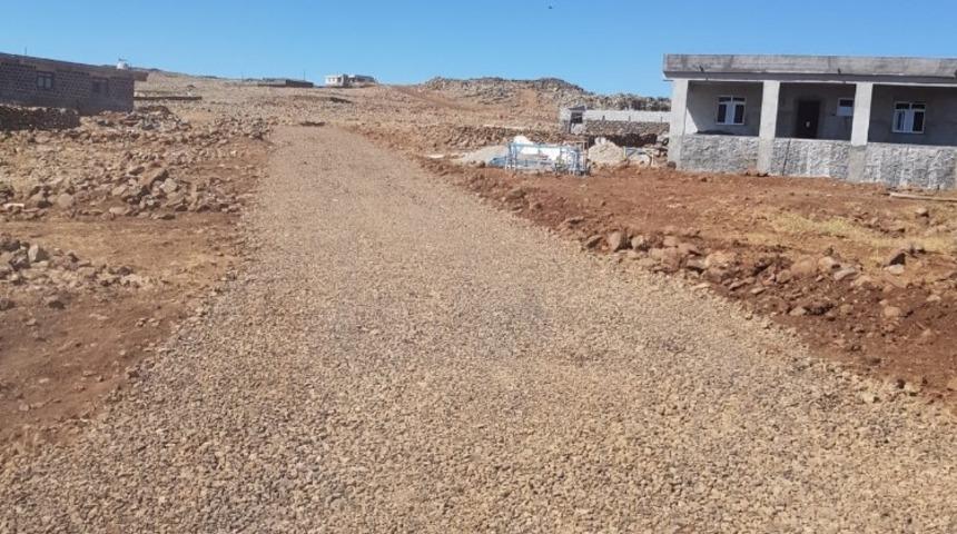 Bağlar Belediyesi 200 haneli mezraya 10 g&uuml;nde 25 ara yol kazandırdı
