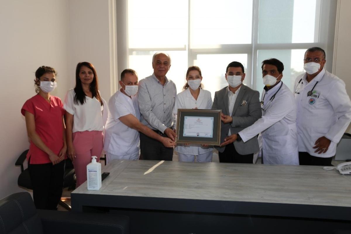 Belediye Tıp Merkezi&rsquo;nin ruhsatı hekimlere teslim edildi