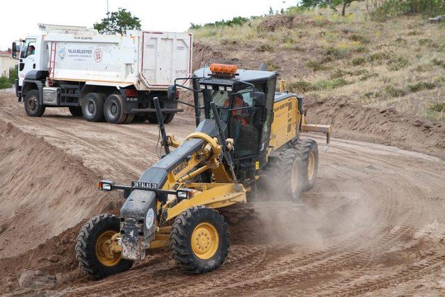 Talas’ta yeni yollar açılıyor