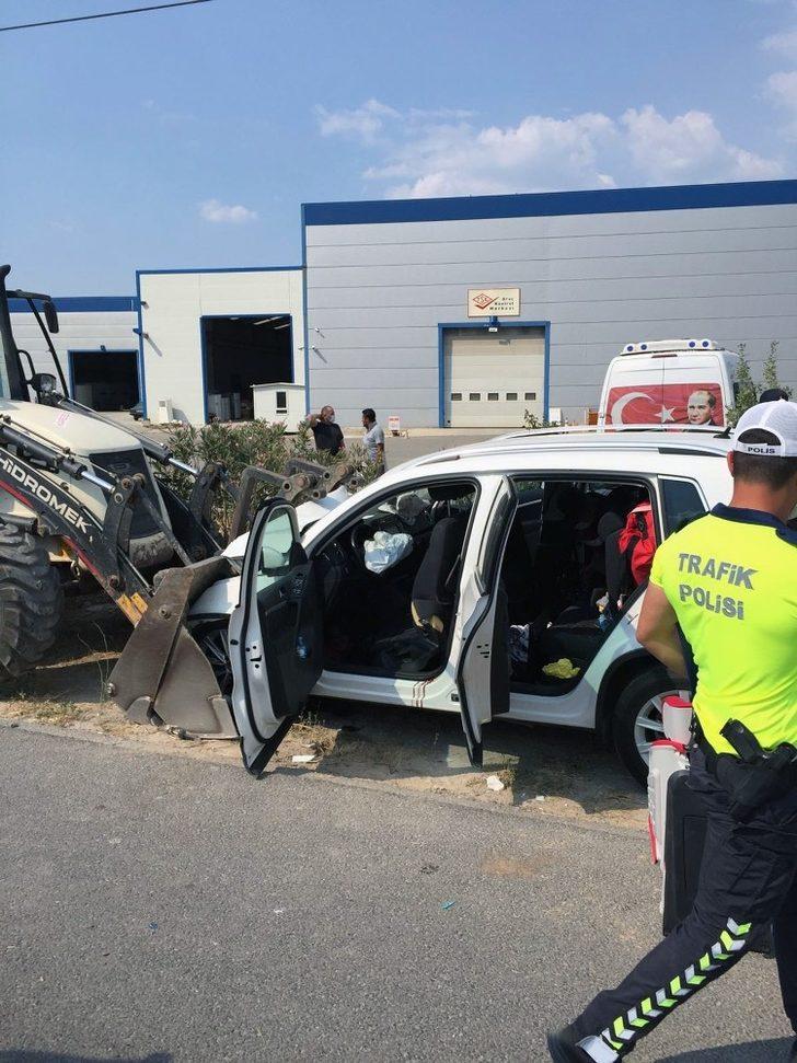 Park halindeki kepçeye çarptı G3