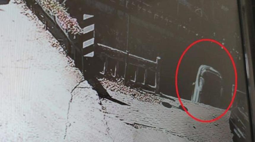 El frenini &ccedil;ekmeyi unuttu! Ara&ccedil; kanala u&ccedil;tu