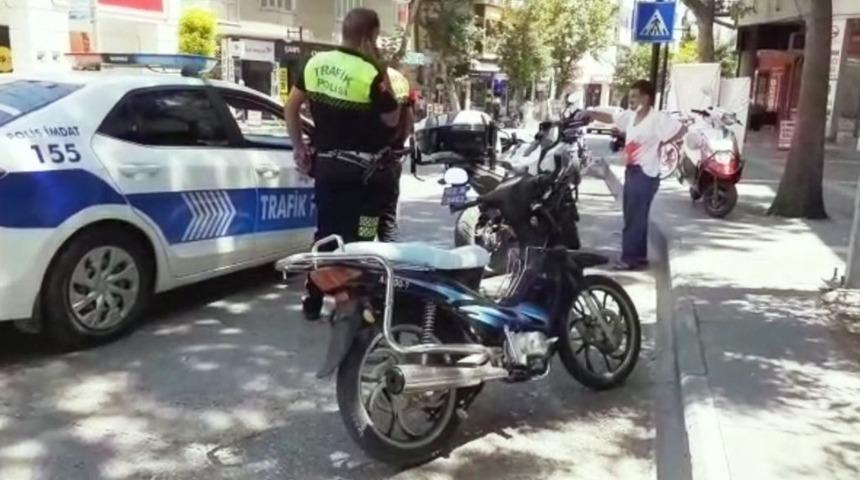 Dur ikazına uymayıp motosikleti bırakıp ka&ccedil;tı