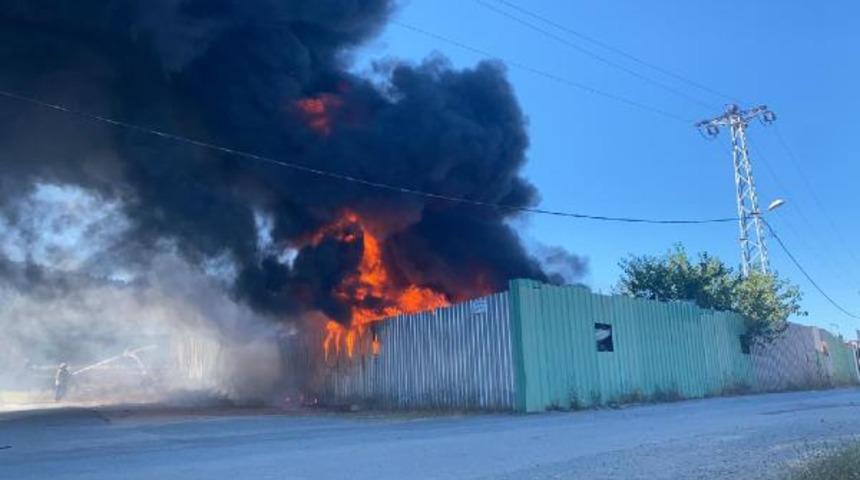 İstanbul Maltepe'de yangın! &Ccedil;ok sayıda itfaiye ekibi sevk edildi