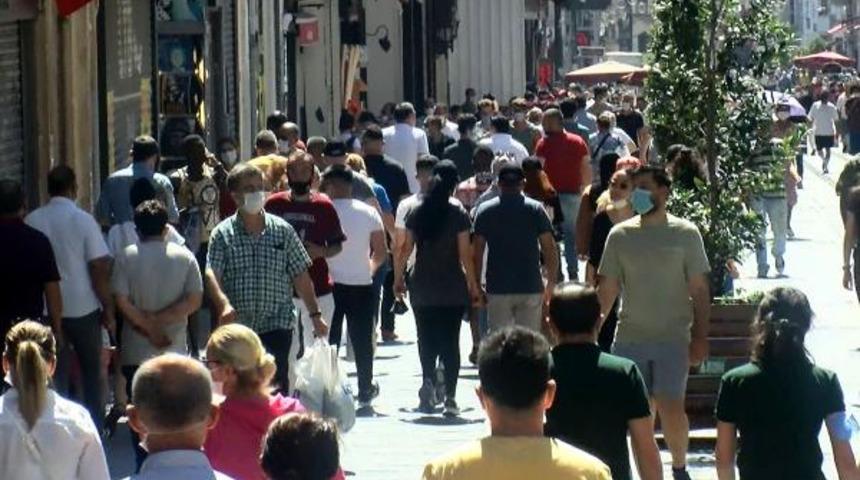 İstiklal Caddesi'nde yoğunluk! Maske ve sosyal mesafe unutuldu
