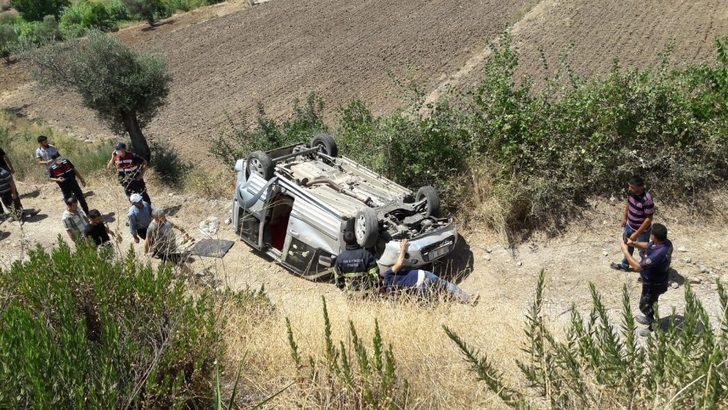 Araç şarampole yuvarlandı, muhtar kazada yaralandı G2