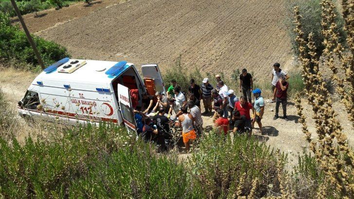 Araç şarampole yuvarlandı, muhtar kazada yaralandı G4