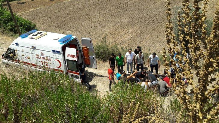 Araç şarampole yuvarlandı, muhtar kazada yaralandı G5