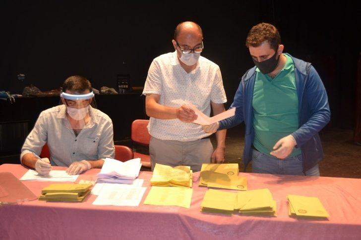 Mevcut başkana 21 fark atan genç isim il başkanı oldu G3