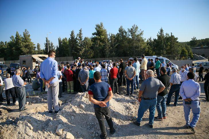 GÜNCELLEME - İzmir'de yaşam mücadelesini kaybeden orman personeli toprağa verildi G1