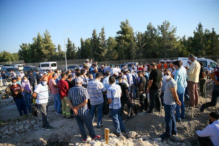 GÜNCELLEME - İzmir'de yaşam mücadelesini kaybeden orman personeli toprağa verildi G2