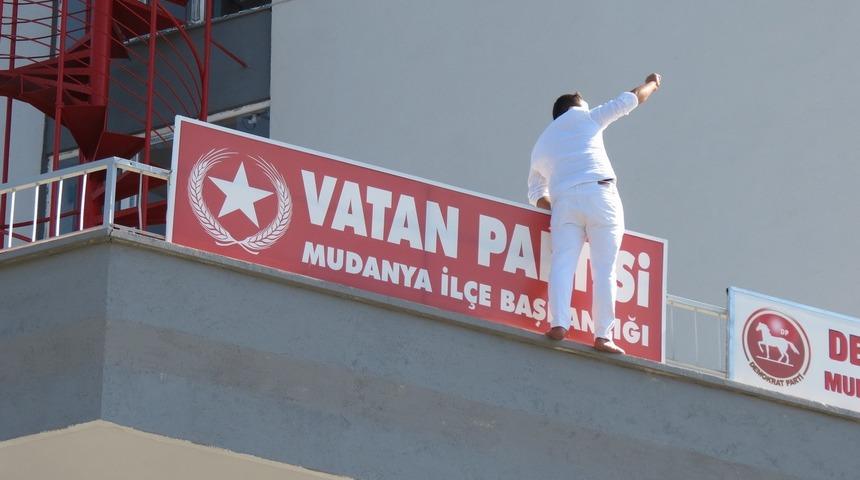 İşsizlik nedeniyle intihar girişimi! Polis vazgeçirdi