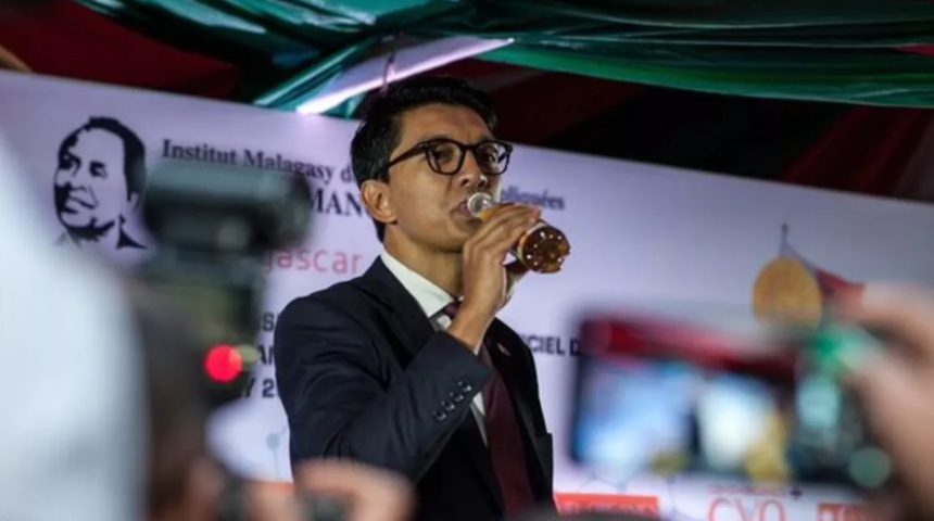 'Koronavirüsün ilacını bulduk' diyerek kameralar önünde içmişti! Flaş gelişme