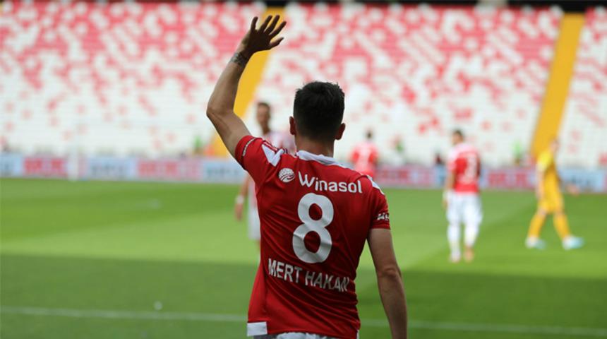 Mert Hakan Yandaş, Sivasspor'a veda etti!