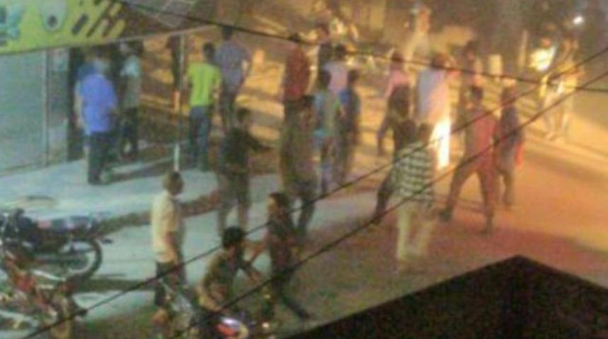 Afrin ve İdlib'de eş zamanlı bombalı saldırılarda 2 kişi &ouml;ld&uuml;, 16 kişi yaralandı