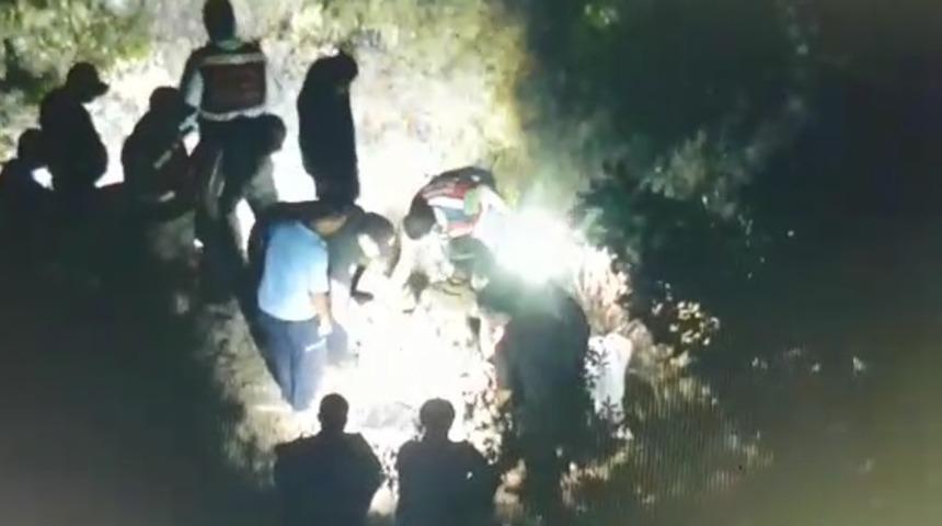 Elazığ'da otomobil u&ccedil;urumdan yuvarlandı, 3 kardeş &ouml;ld&uuml;