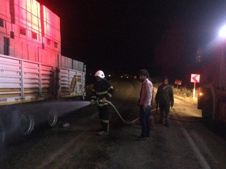 Seyir halindeki tırın lastiği alev aldı G4