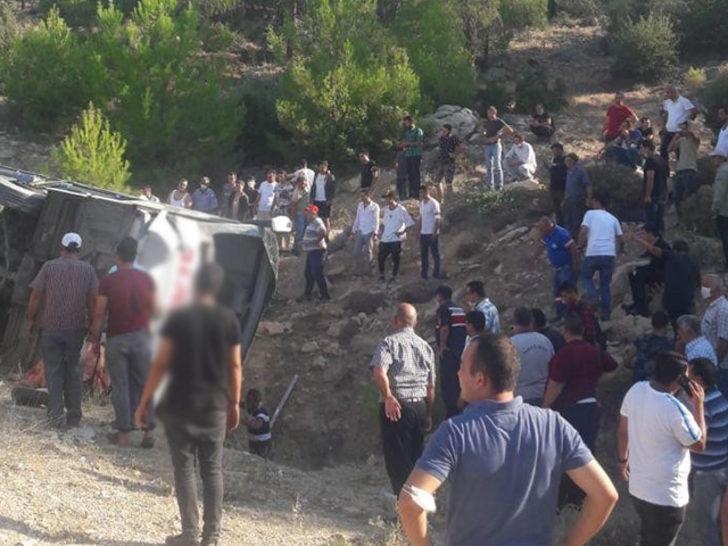 Mersin'de askerleri taşıyan otobüs kaza yaptı! Şehit ve yaralılar var G4