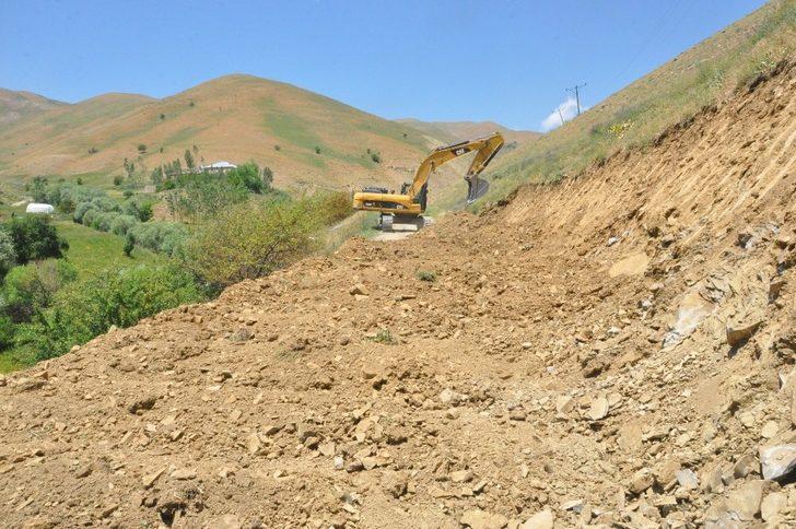Yüksekova’da yol yapım çalışması G3