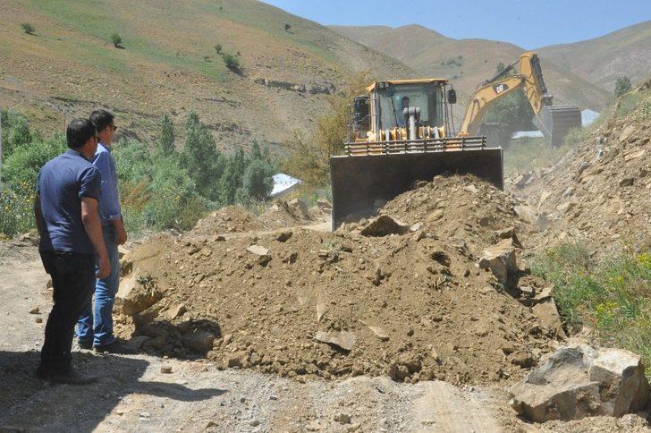 Yüksekova’da yol yapım çalışması G5