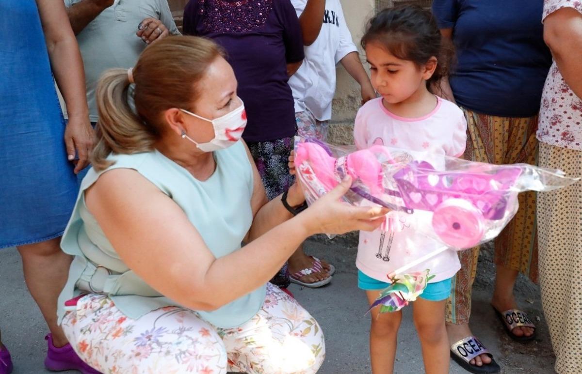 &Ccedil;ocuklara erken bayram kutlaması
