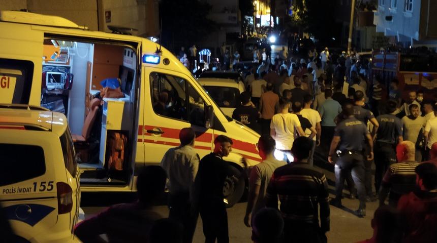 Küçükçemece’de ‘kız kaçma’ kavgasında sokak savaş alanına döndü