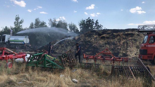 Günyüzü ilçesinde sap balyaları yandı
