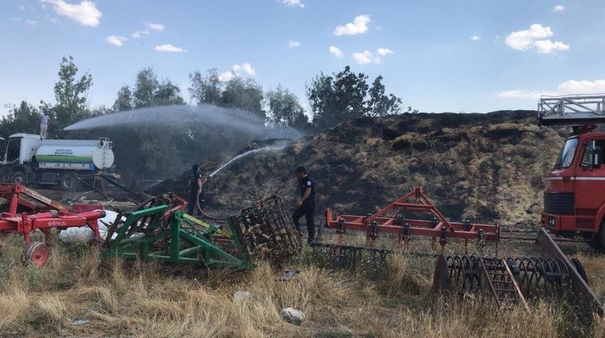 Günyüzü ilçesinde sap balyaları yandı