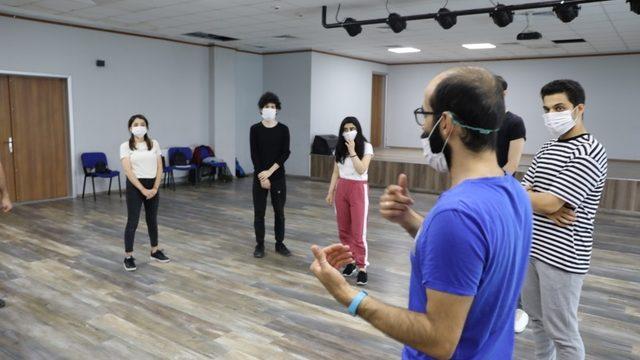 Başkan Hürriyet’ten sanata ve sanatçıya tam destek