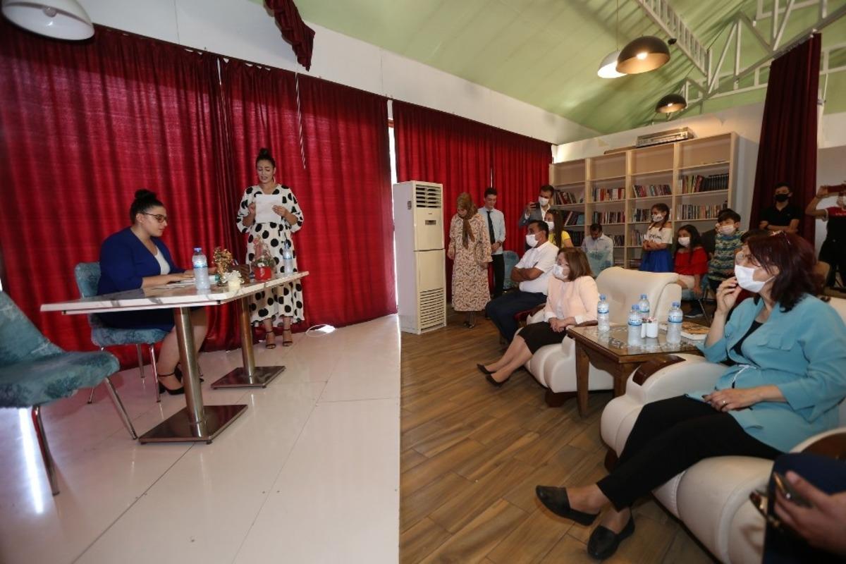 Fatma Şahin karakteri ile korona vir&uuml;s mesajı g&uuml;ld&uuml;rd&uuml;