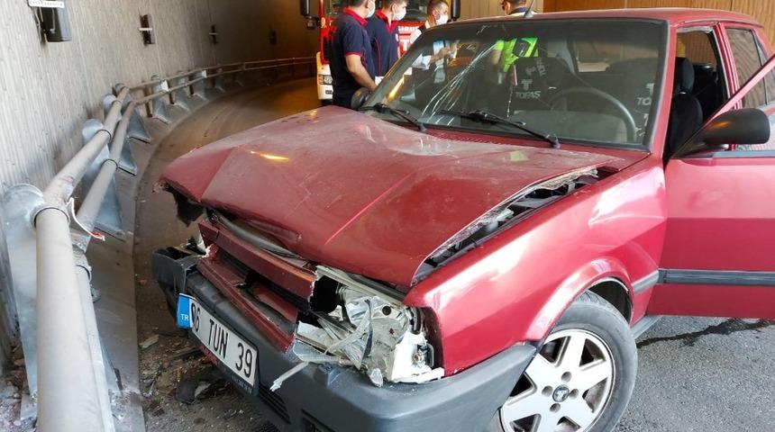 Direksiyon hakimiyeti kaybolan ara&ccedil; bariyerlere &ccedil;arptı