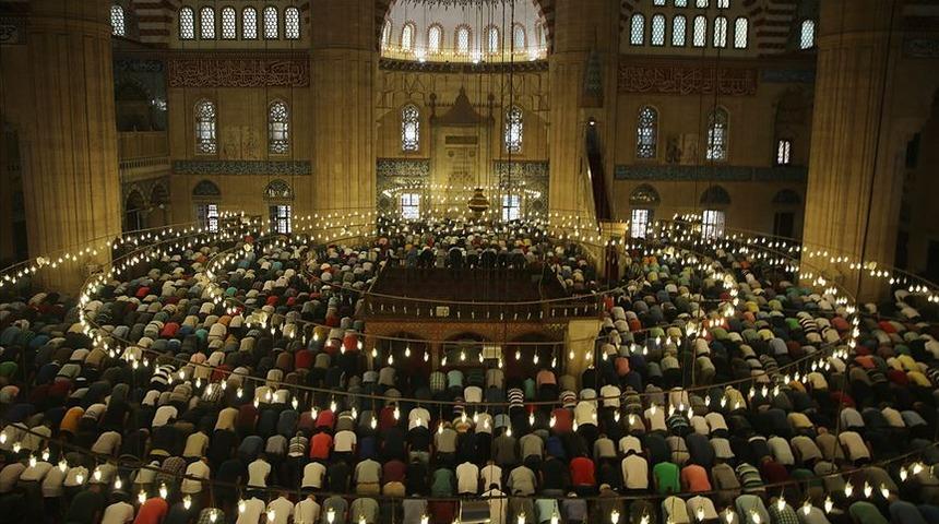 BAYRAM NAMAZI SAATLERİ 2022! Ramazan Bayramı namazı saat kaçta kılınacak? Kars, Kastamonu, Kayseri bayram namazı saati ne zaman?