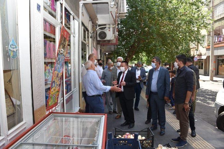 Başkan Beyoğlu, temizlik aracınını yakıldığı caddede esnafı ziyaret etti G2