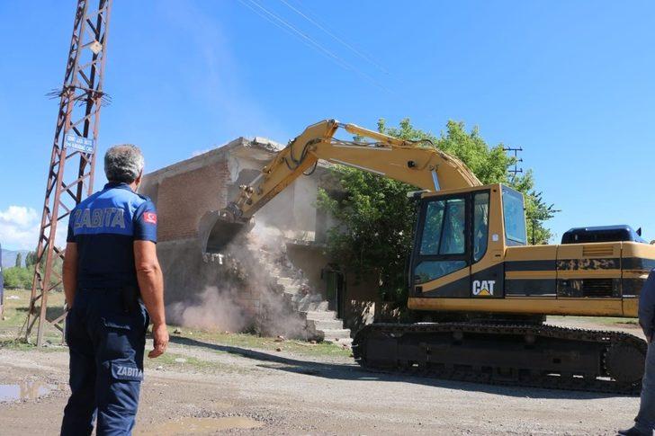 Aziziye’de metruk yapılara geçit yok G3