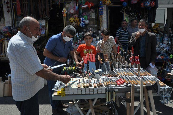 Kars’ta bıçaklar tezgahlarda yerini aldı G1