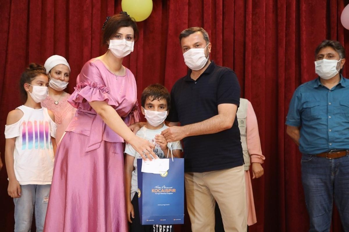 Başkan Kocaispir, bayram &ouml;ncesi yetimleri sevindirdi