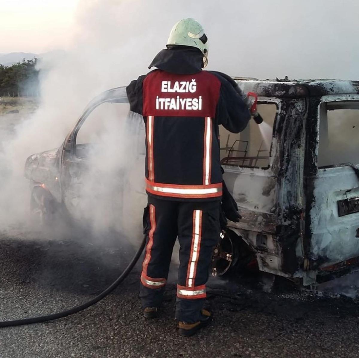 Elazığ&rsquo;da ara&ccedil; yangını