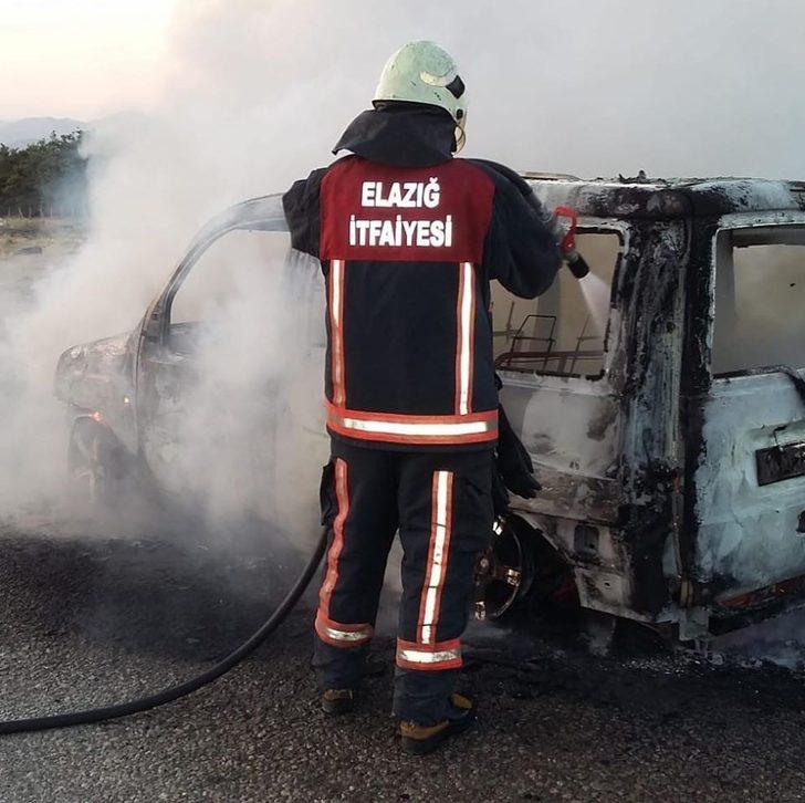 Elazığ’da araç yangını G1