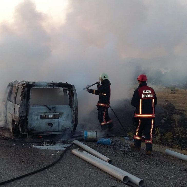 Elazığ’da araç yangını G3