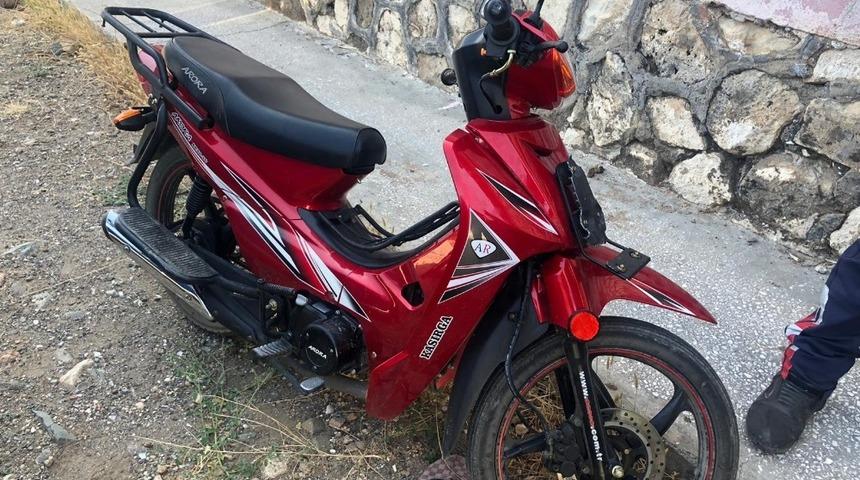Jandarma çalıntı motosikletle kaçan şüpheliyi yakaladı