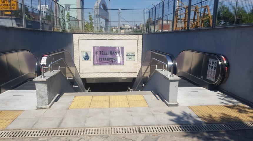 Metro istasyonunda dehşet! Yürüyen merdiven çöktü, içine düştü