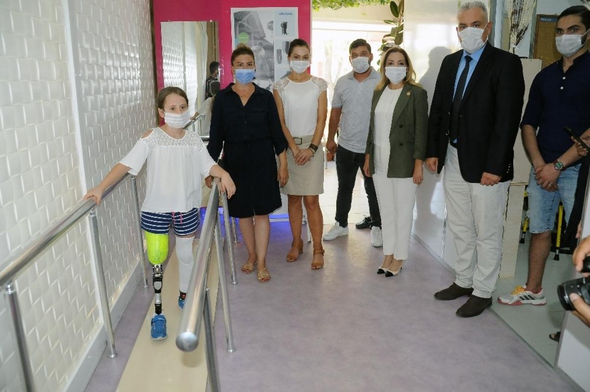 Aylin&rsquo;in protez bacak sevinci