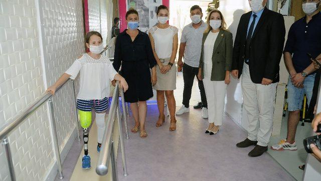 Aylin’in protez bacak sevinci