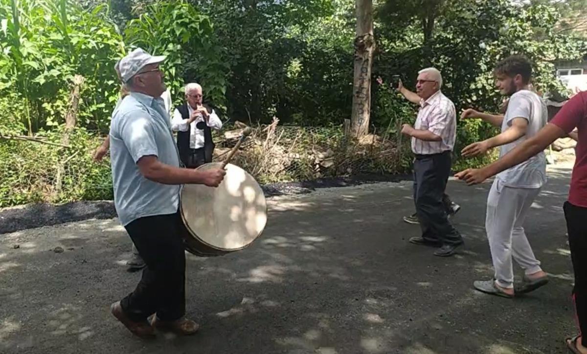 Asfalt ekiplerini davul-zurna ile karşıladılar