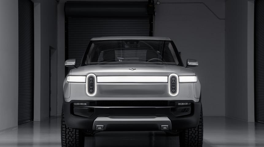 Tesla Cybertruck bunu beğendi: Rivian R1T teslimatları ertelendi!