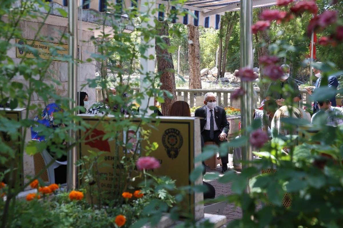 Başkan B&uuml;y&uuml;kkılı&ccedil; şehit polisi anma programına katıldı