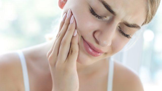 Diş ağrısına ne iyi gelir? Dolgulu diş ağrısına ne iyi gelir, iltihaplı, 20'lik diş ağrısı için doğal çözümler nelerdir?