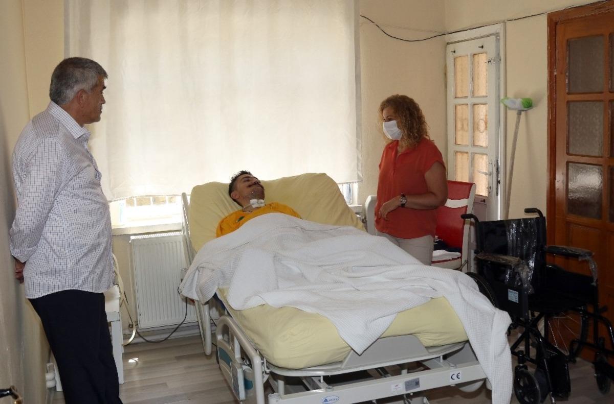 Van B&uuml;y&uuml;kşehir Belediyesinden engelli gence bayram s&uuml;rprizi